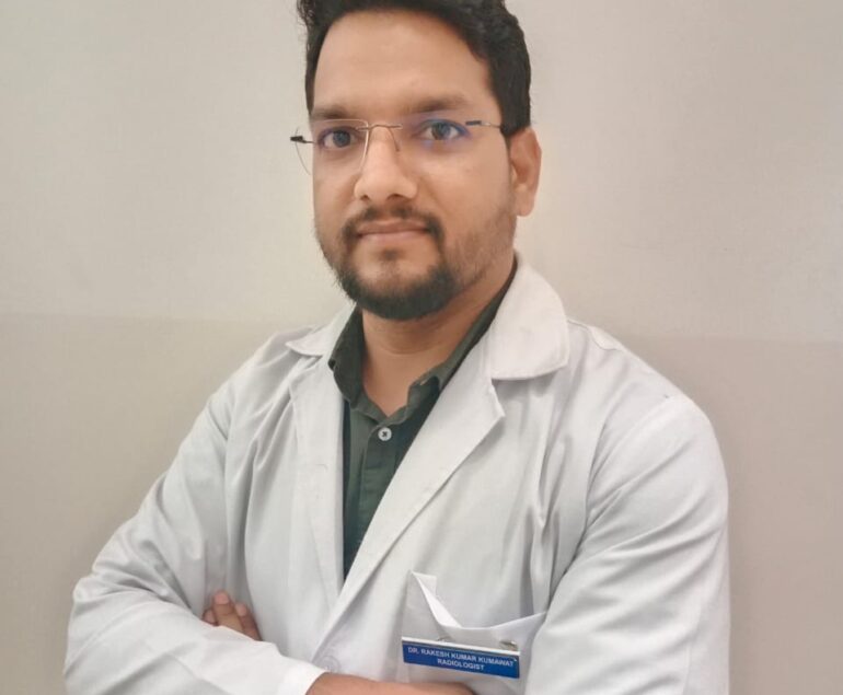 Dr. Rakesh Kumawat, a highly skilled varicose vein doctor in Jaipur, providing advanced laser treatment for varicose veins with minimally invasive, image-guided procedures at VascuCare Diagnostics & Interventions.